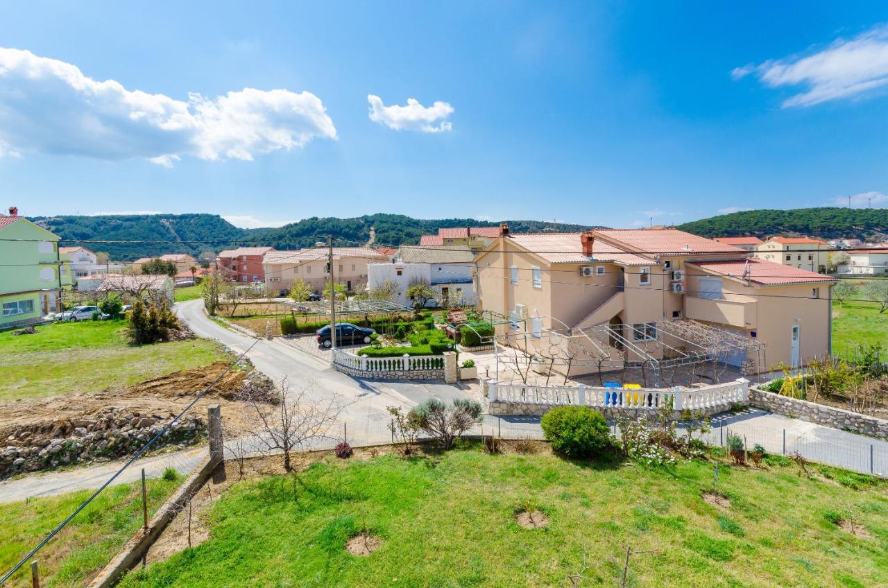 Apartments And Room Ljubica Lopar Exterior photo