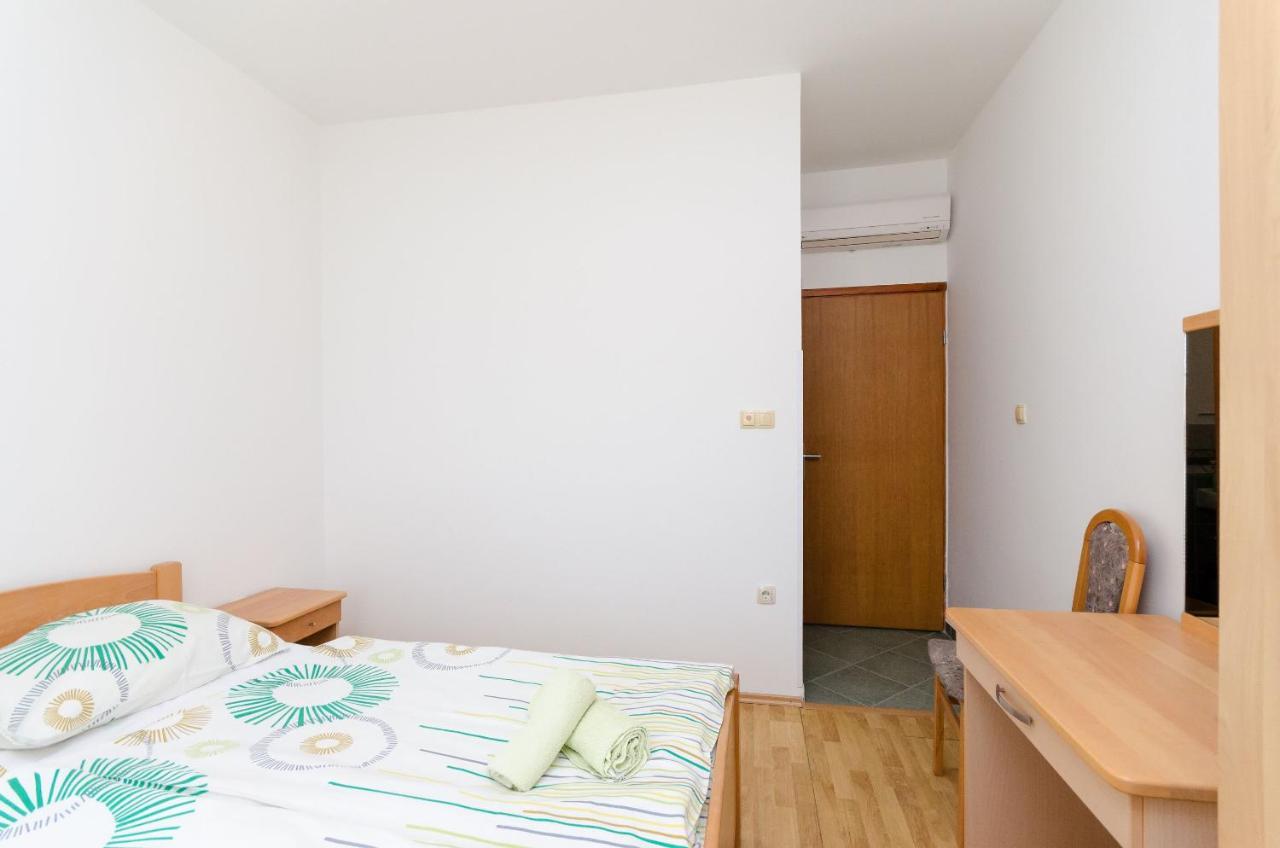 Apartments And Room Ljubica Lopar Exterior photo
