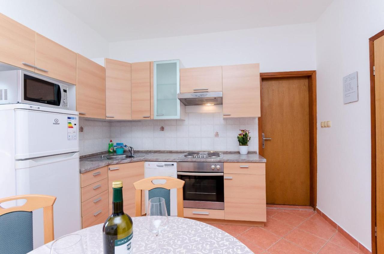 Apartments And Room Ljubica Lopar Exterior photo